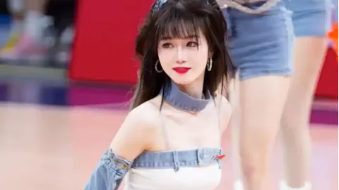 女民兵为啥戴红色丝巾