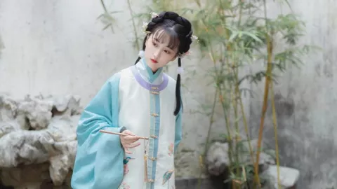 女子蓄发22年两米长发