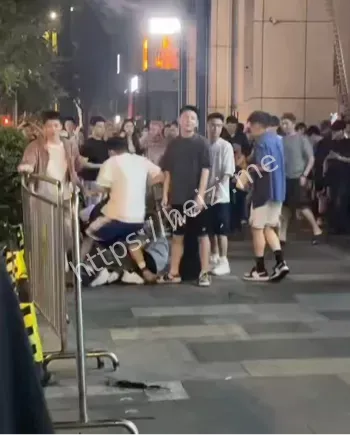 一男战三0
