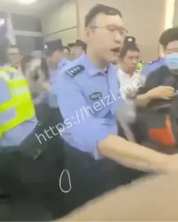员工围堵