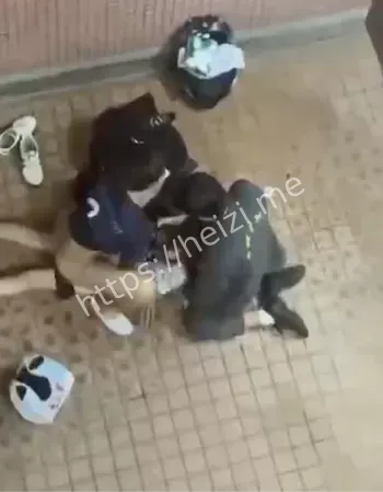 邻居偷拍