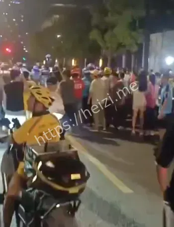 聚众抗议