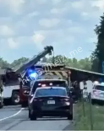 美国纽约大巴侧翻