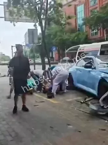 江门宝马M2撞人