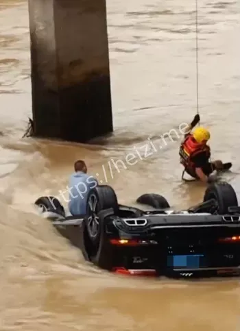 重庆酉阳SUV坠河