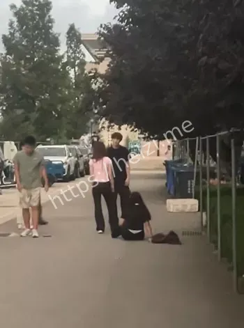 抱摔飞踹