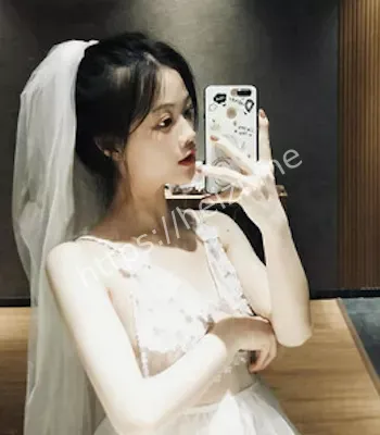 调皮妹妹眼神挑逗