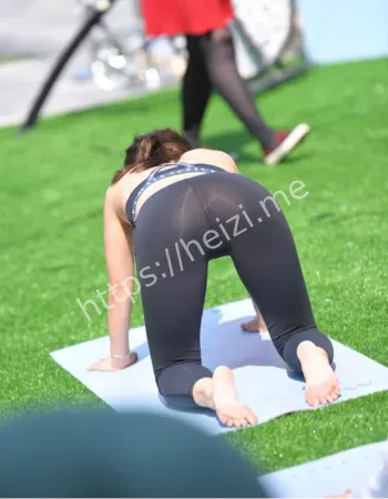 周奕亲户外瑜伽安全警示