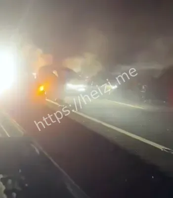 两车碰撞发动机飞落