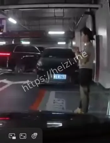 奥特莱斯停车场人肉占位纠纷