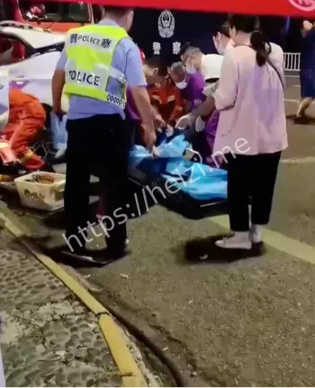 泸州市政府天桥下网约车车祸