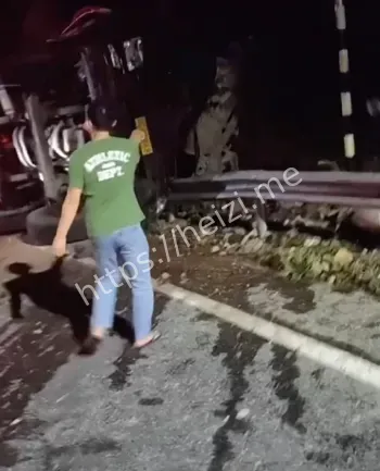 揭阳货车侧翻事故