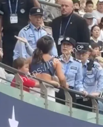 比赛暂停扰乱赛场秩序