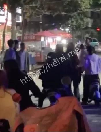 琴台街口公共厕所打斗事件