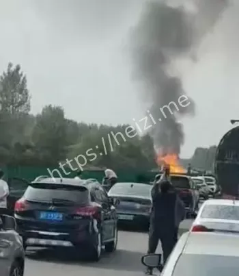 京哈高速追尾爆炸现场图片