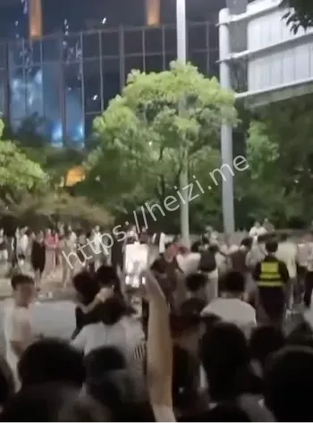 300多人围堵嫌疑人见义勇为