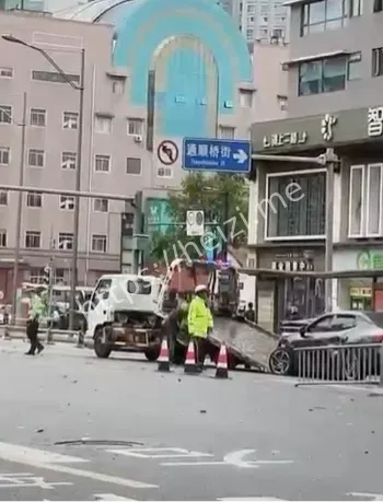 林某某越野车失控碰撞