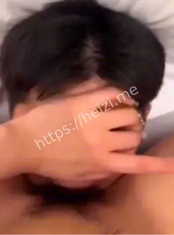 大学生双重生活反差