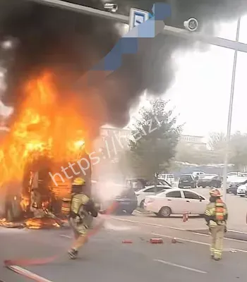 丹东公交车起火