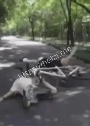 上海骑行事故女子骨折