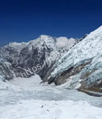 珠峰暴雪突袭东坡营地