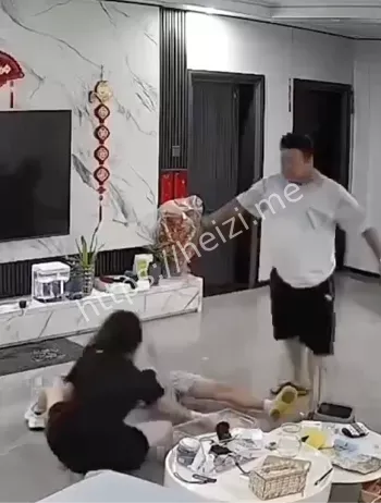 重组家庭继女砸死案