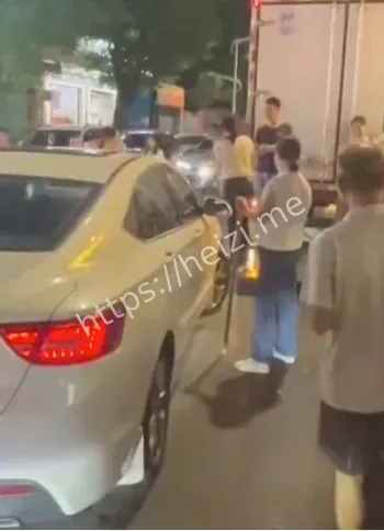 原配比小三漂亮网友热议