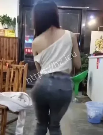 凯里精神小妹醉酒裸舞