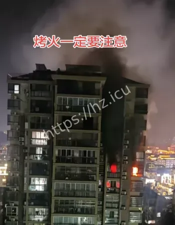 消防通道全被私家车堵死