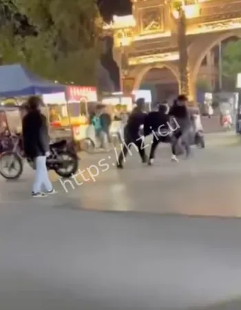 带家伙反被摩擦