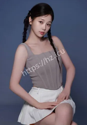 虞书欣穿白色吊带上衣时间