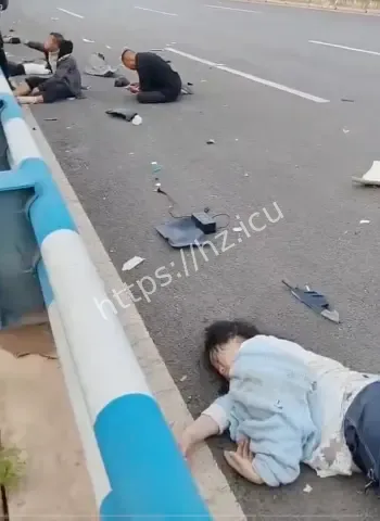 石柱交通惨案电动车逆行警示