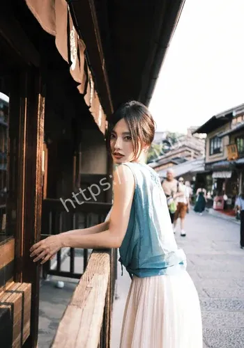 北影节红毯突降大雨时间线