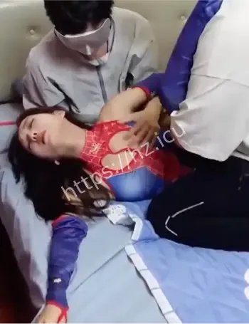 轻调树屋女超人剧情