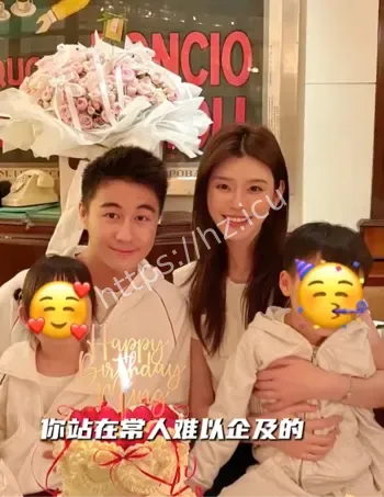 奚梦瑶生日全家福