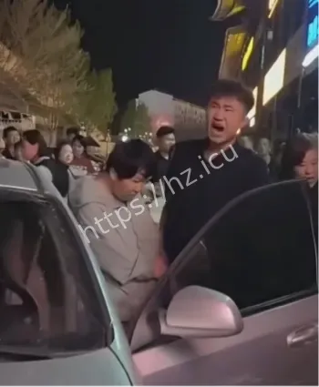 女方抓烂男方全身