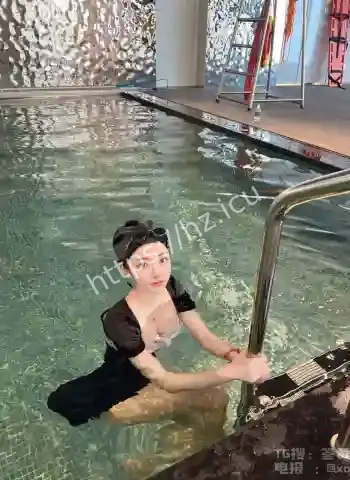 酒吧御姐热舞暧昧