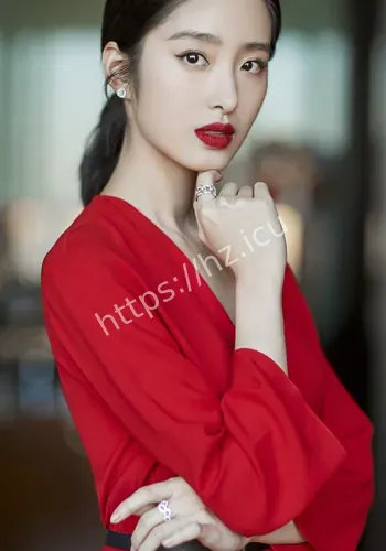 杨采钰造型焦点