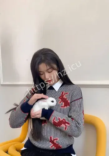 眼神灵动尽显清纯诱惑