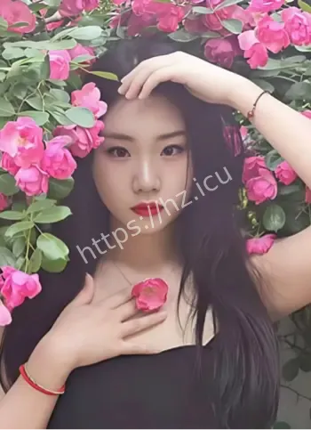 知性女生浓密黑森林