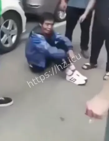 脑袋砍了3刀