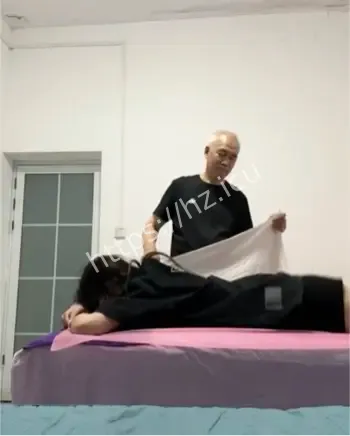 少妇勾引老头保安
