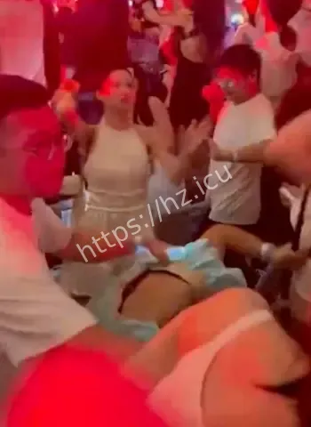 扯头发扇耳光全网刷屏