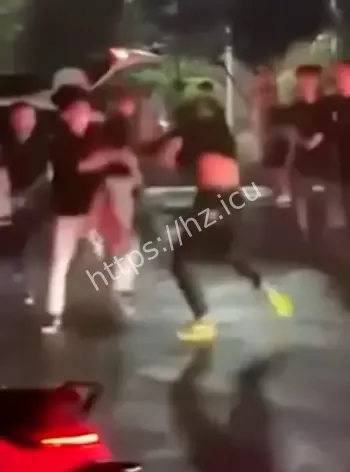 驾车冲撞