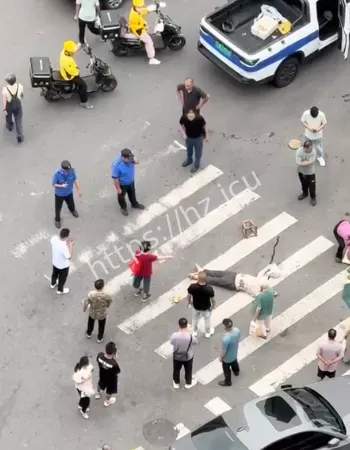 路人上前理论后遭抱摔
