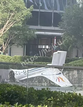 小飞机撞击事件