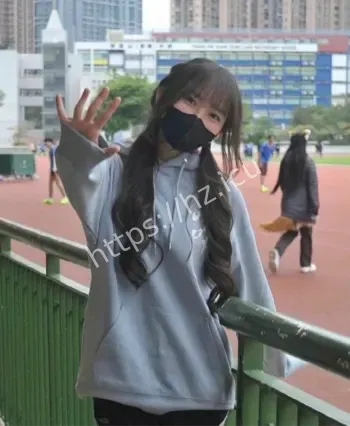 高颜值高中生反差泰妮