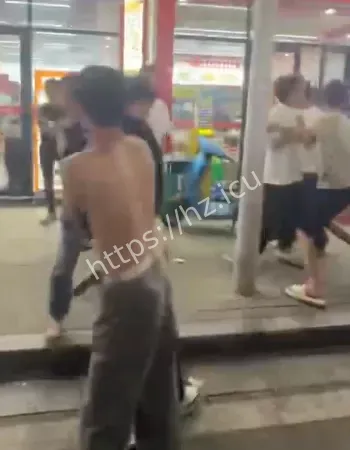 精神小伙