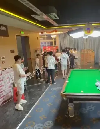 多名精神小伙