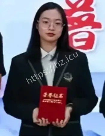 王小琳三好学生露出